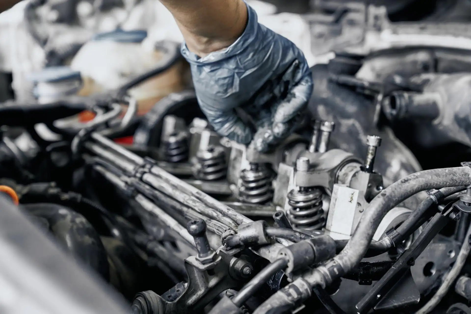 Diesel Mechanic Near You: Helping You Out From Suffocation Because of Faulty Diesel Fuel Injector Image