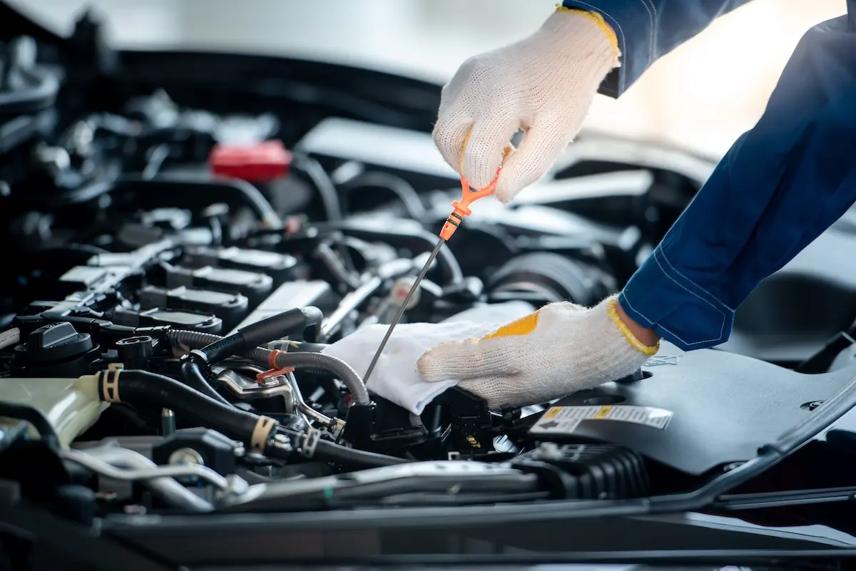 Save 10% on additional services during your oil change Special Image