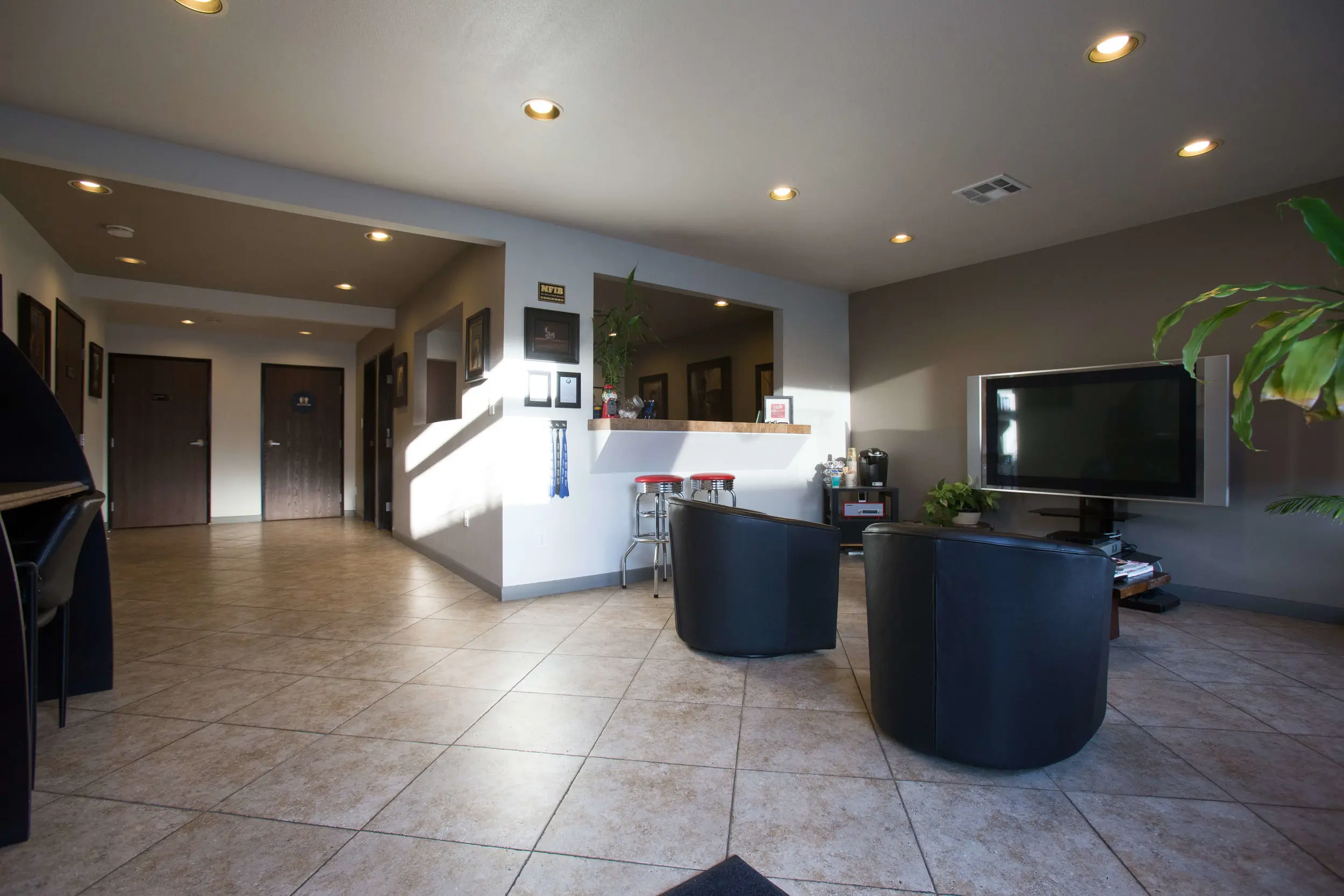 B and B Autohaus Library Image