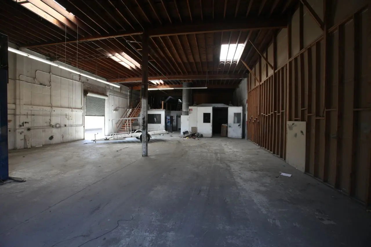 B and B Autohaus Library Image