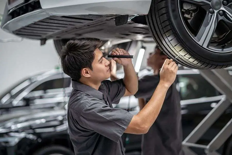 Expert BMW Technicians Near Del Mar at B and B Autohaus Location Page Image