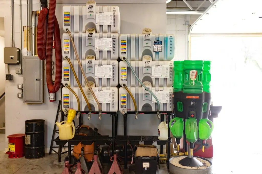 Joey_s Auto Shop (small) (30).jpg