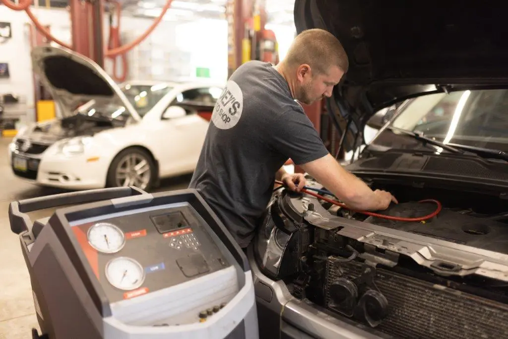 Joey_s Auto Shop (small) (33).jpg