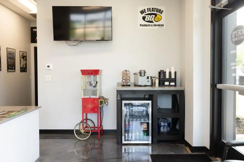 Joey_s Auto Shop (small) (64).jpg
