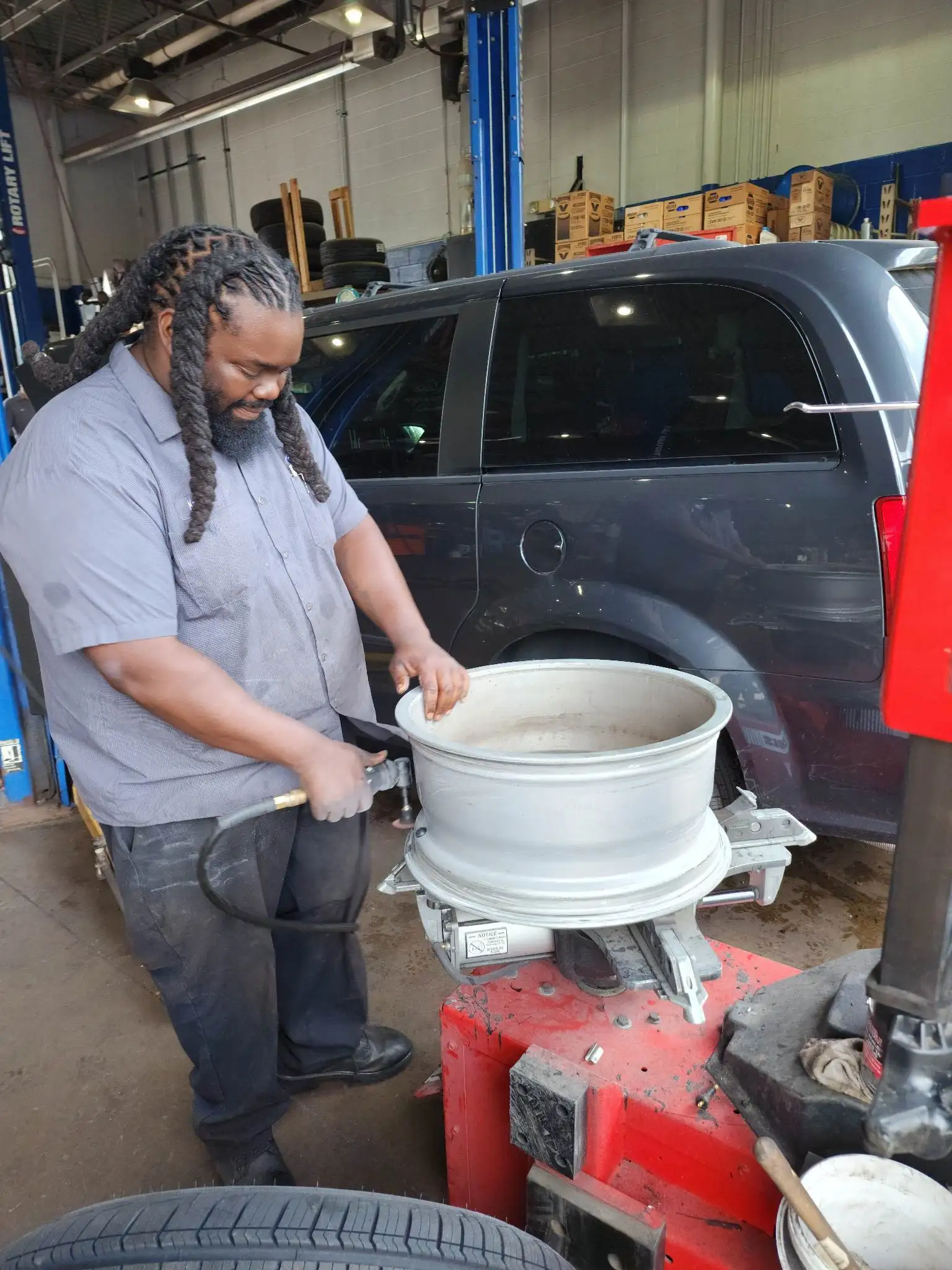Troubleshooting a Tire Leak from the Rim: Causes and Solutions Image