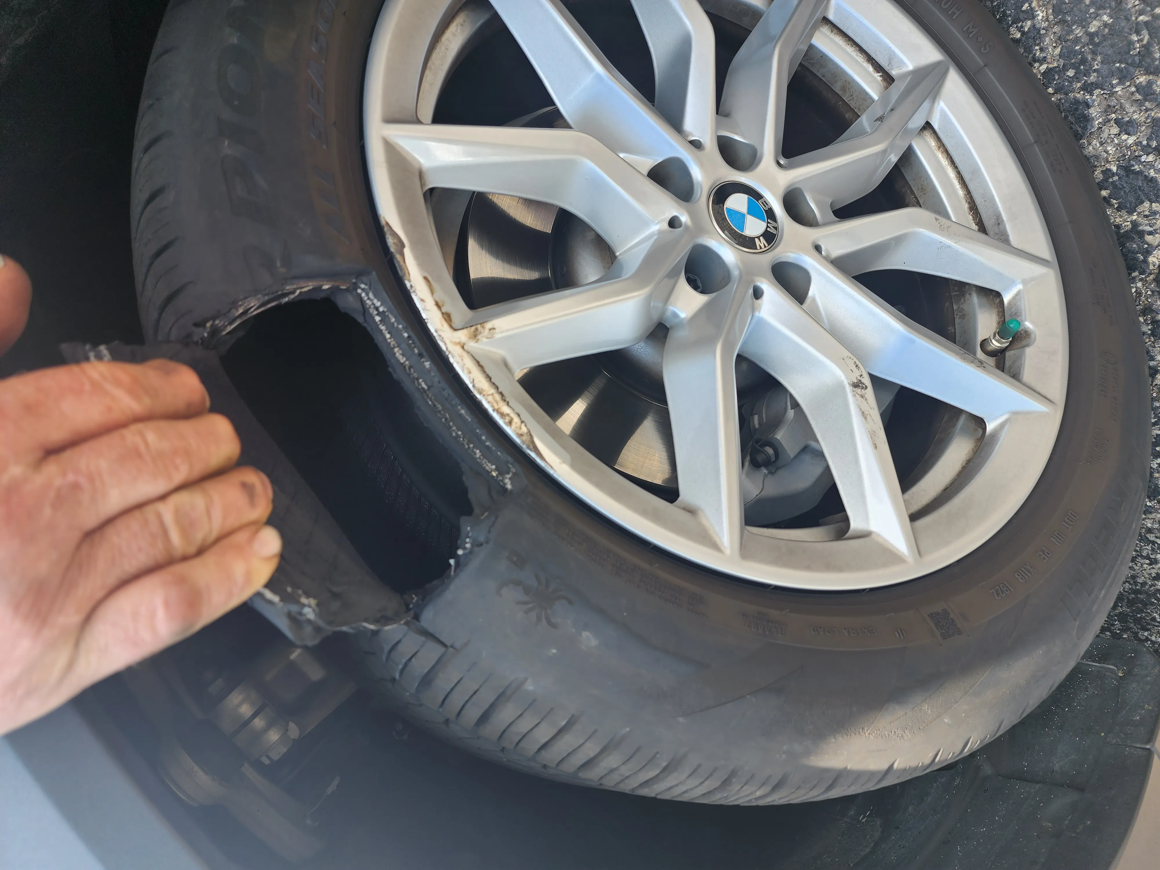 Run Flat vs. Standard Tires: What's the Difference and Why It Matters for Plainfield Drivers Image