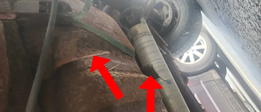 What happens when a fuel tank strap breaks on a vehicle? Image