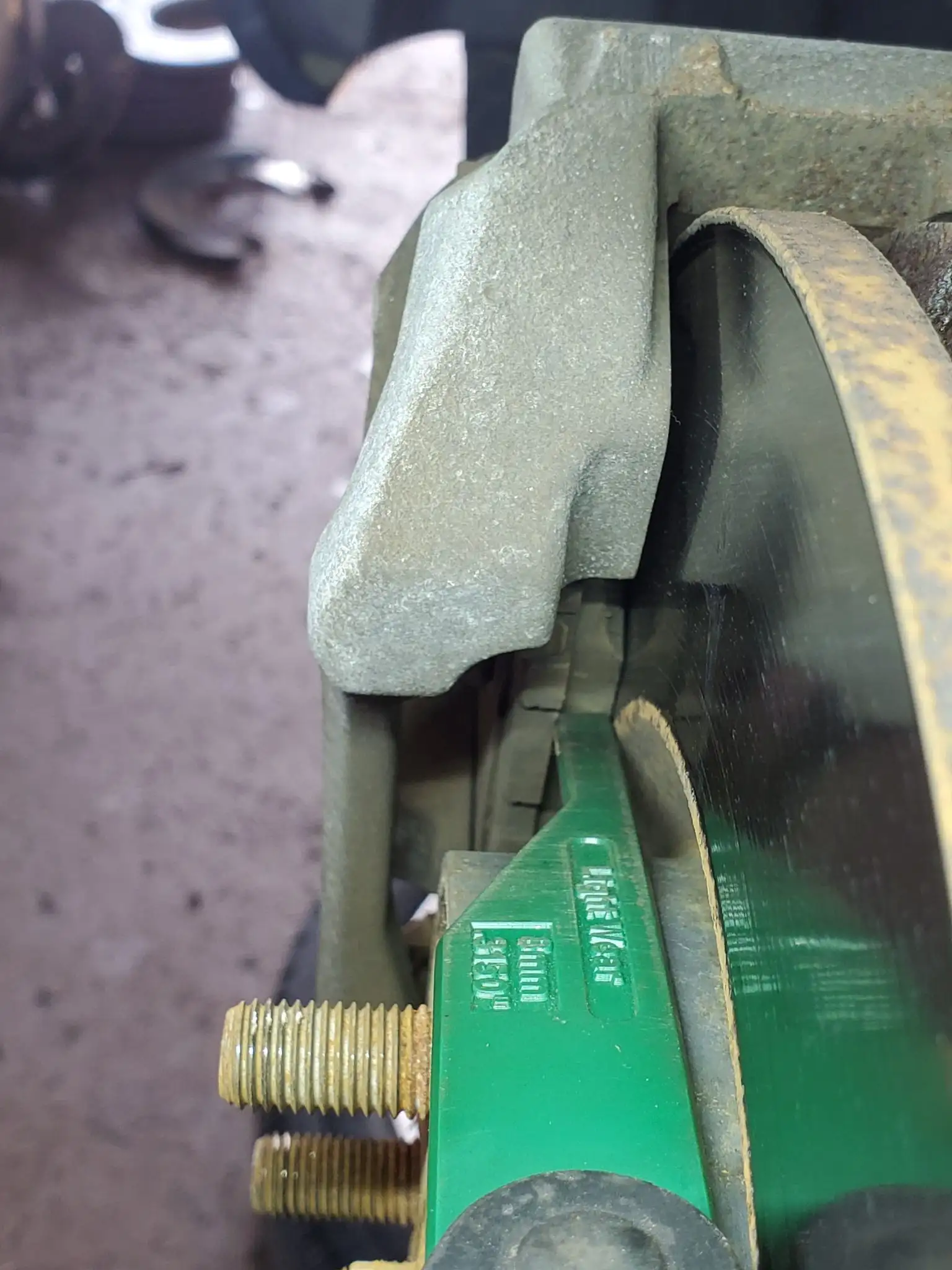 How to tell if your car needs brakes replaced Image