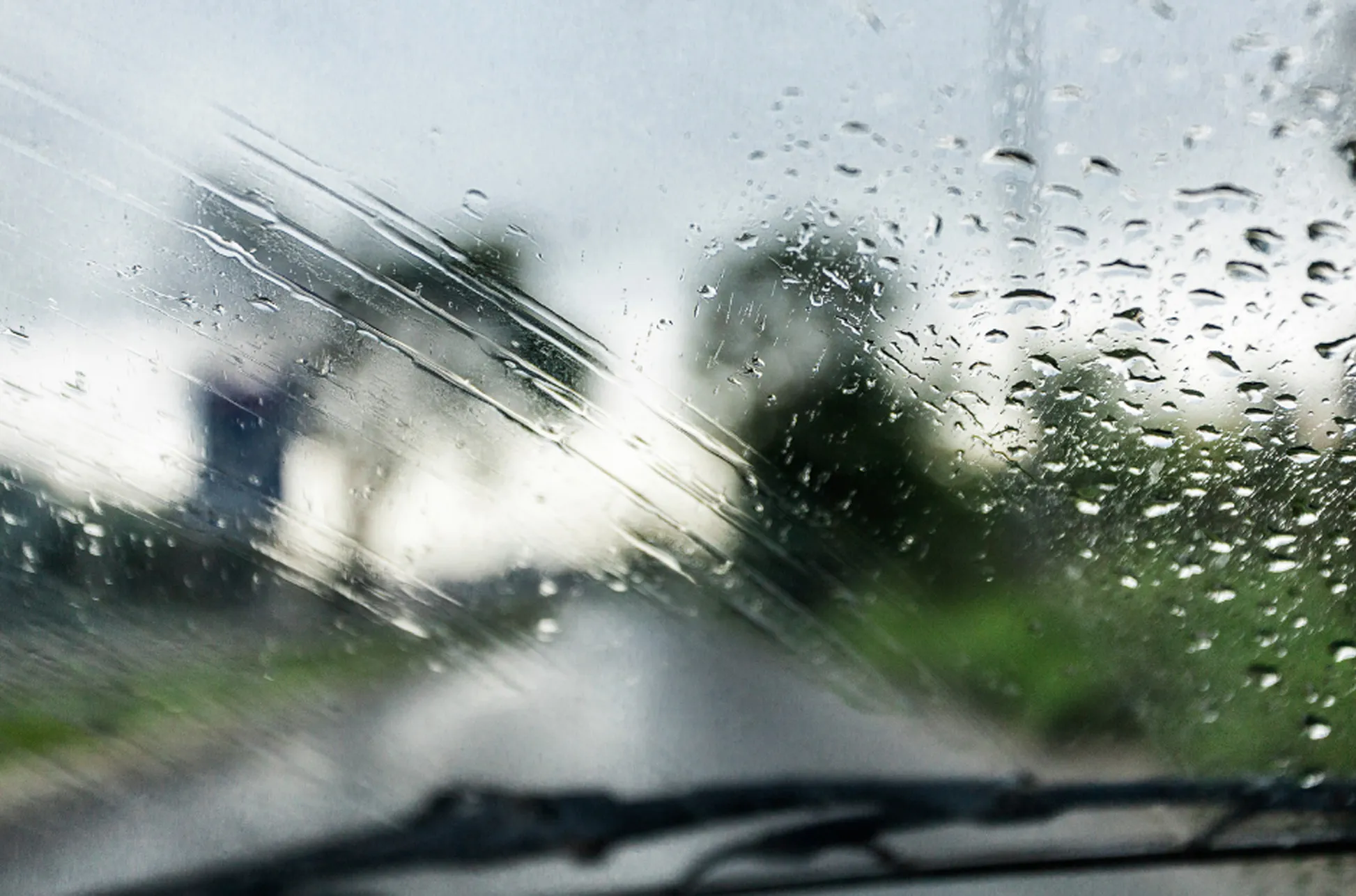 Do Your Windshield Wipers Need Replacing? Image