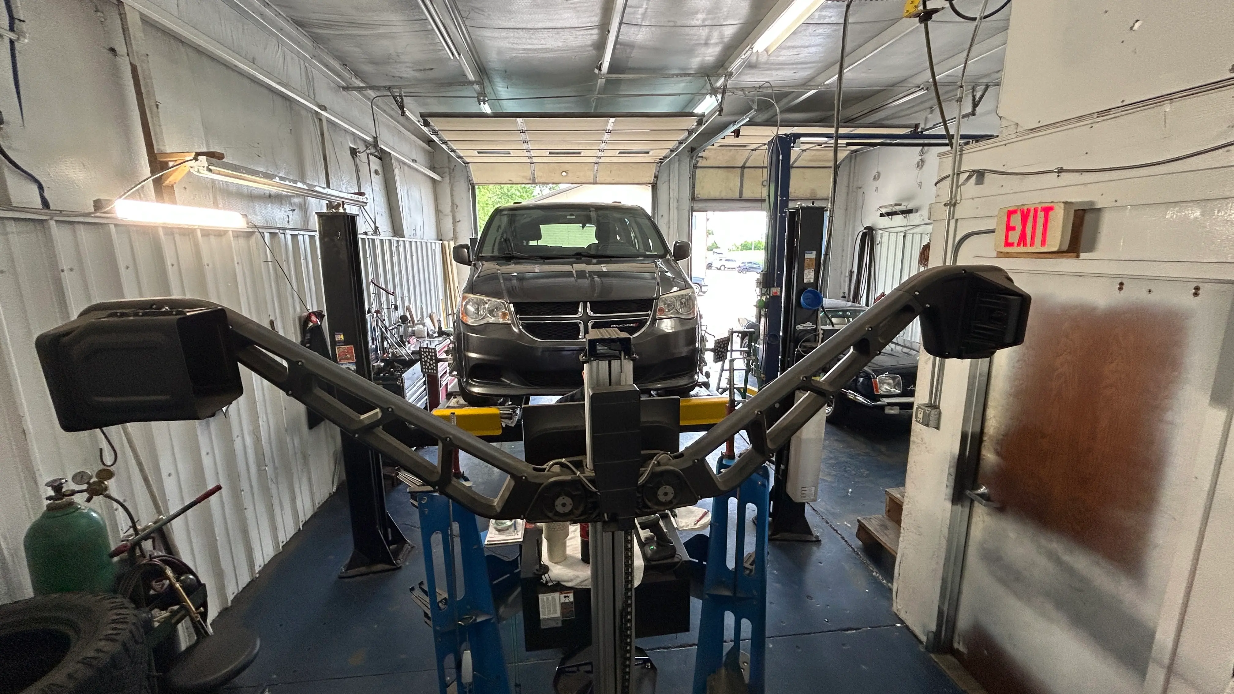 Welcome to D & J's Automotive, Your Trusted Auto Repair Shop in Olathe, KS Location Page Image