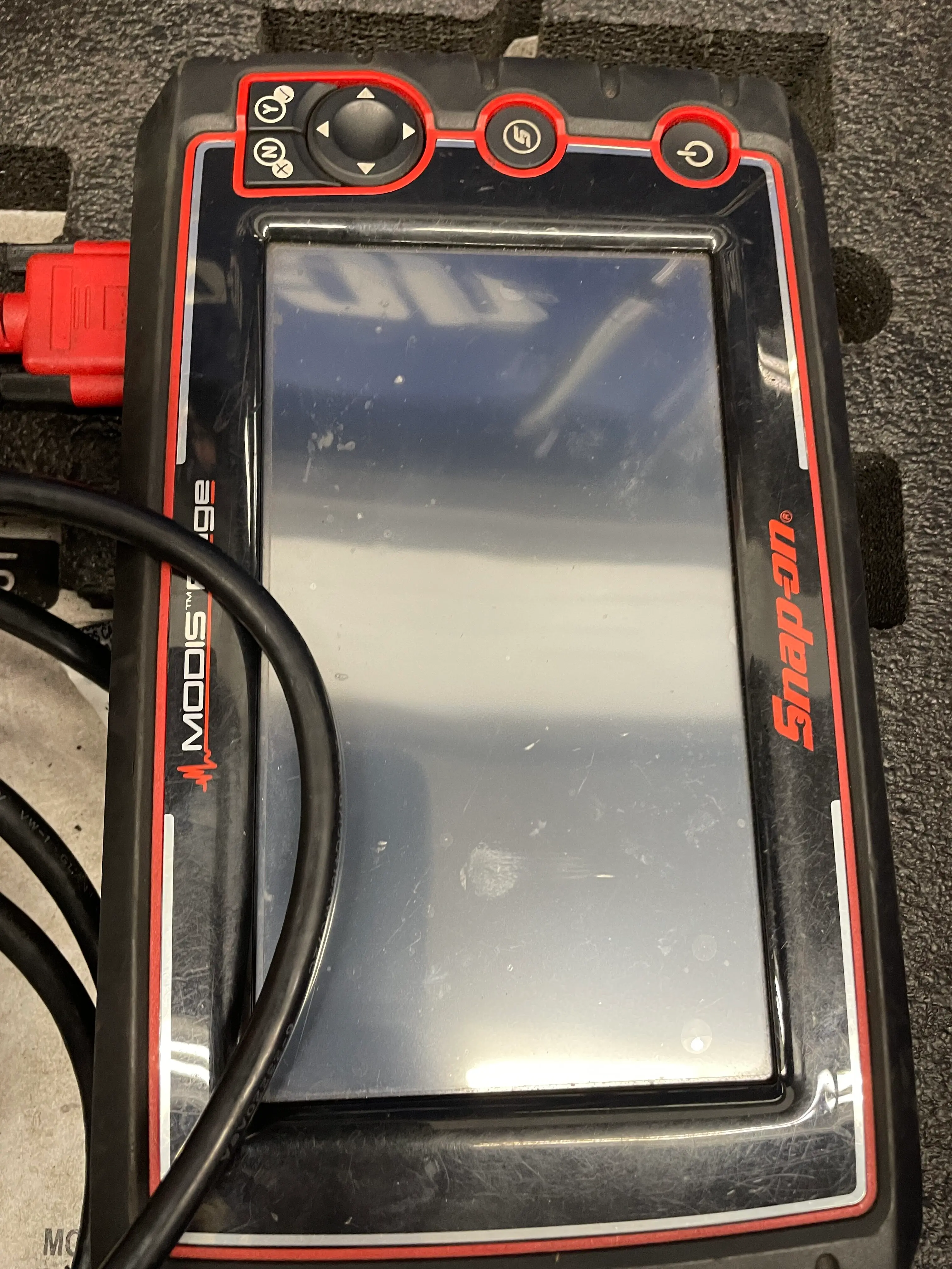 What is the difference between scanning a car and diagnosing a car? Image